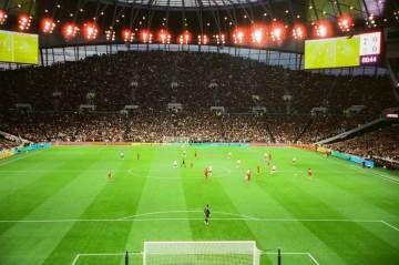1.6亿欧纯属烟雾弹？维尼修斯去留50-50，真实身价也就1亿封顶！（配图示意）